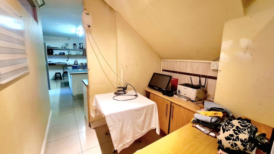 6 Bedroom Property for Sale in Crawford Western Cape